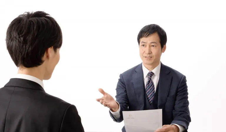 Giới thiệu bản thân là yêu cầu đầu tiên trong những câu hỏi phỏng vấn kỹ sư đi Nhật