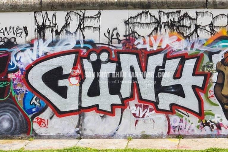 Vẽ bậy lên tường/công trình công cộng là  hành vi phạm pháp tại Singapore