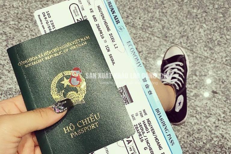 Chuẩn bị sẵn hộ chiếu cá nhân còn thời hạn