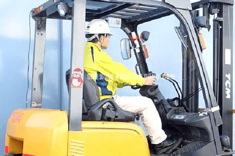 Công việc sử dụng máy móc để kiến tạo cảnh quan, công viên