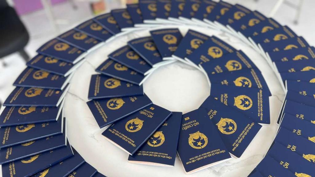 Nhận hộ chiếu ở Long Khánh, Đồng Nai.