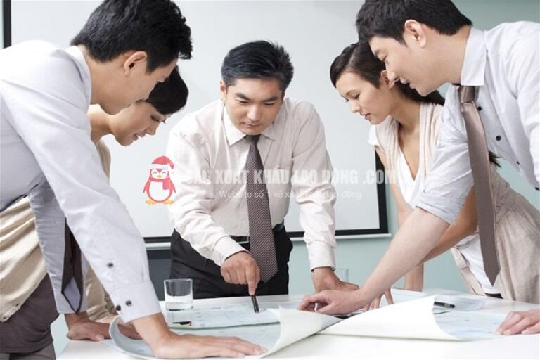 &Aacute;p lực c&ocirc;ng việc cao l&agrave; một trong những c&uacute; sốc văn h&oacute;a khi l&agrave;m kỹ sư tại H&agrave;n