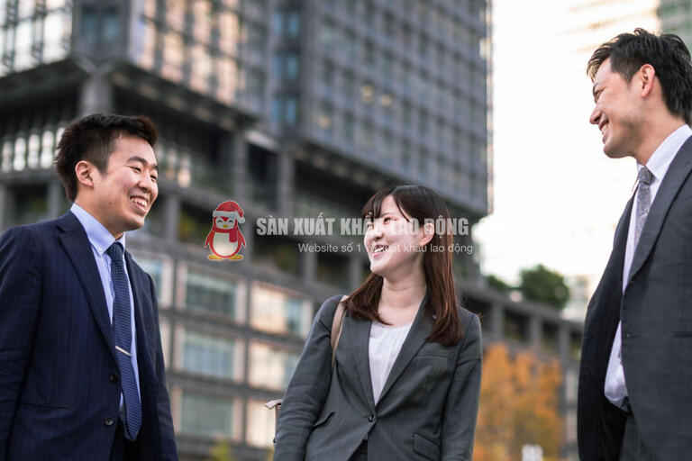 H&atilde;y c&acirc;n nhắc cả m&ocirc;i trường l&agrave;m việc, chi ph&iacute; sinh hoạt, ph&uacute;c lợi v&agrave; cơ hội ph&aacute;t triển nghề nghiệp.