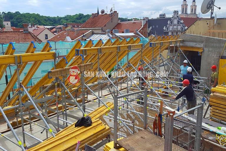 C&ocirc;ng việc lắp đặt gi&agrave;n gi&aacute;o tại Litva