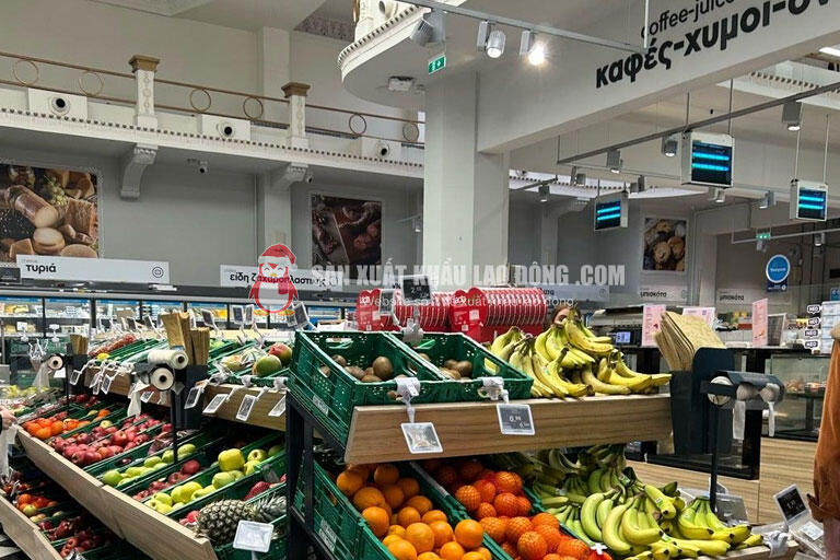Chủ động mua thực phẩm v&agrave; tự nấu ăn l&agrave; một trong những c&aacute;ch kiểm so&aacute;t chi ph&iacute; sinh hoạt tại Hy Lạp.