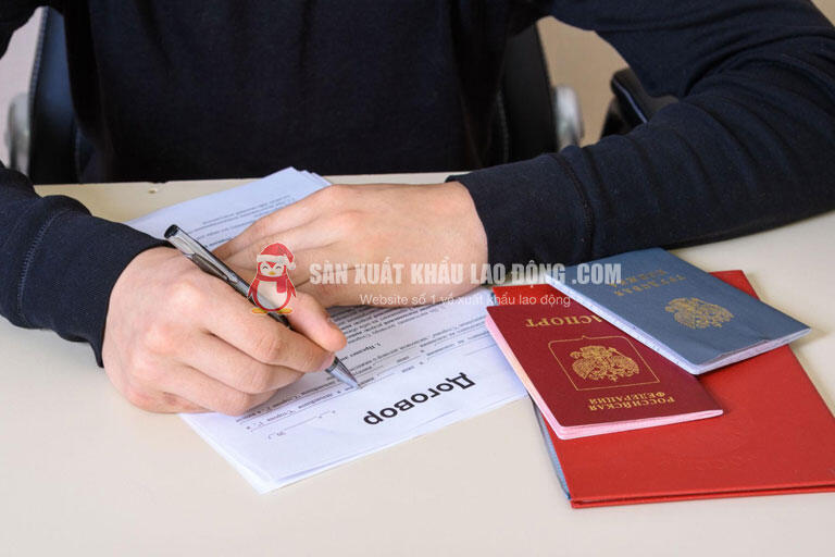 Người lao động n&ecirc;n t&igrave;m hiểu kỹ đơn h&agrave;ng trước khi k&yacute; hợp đồng