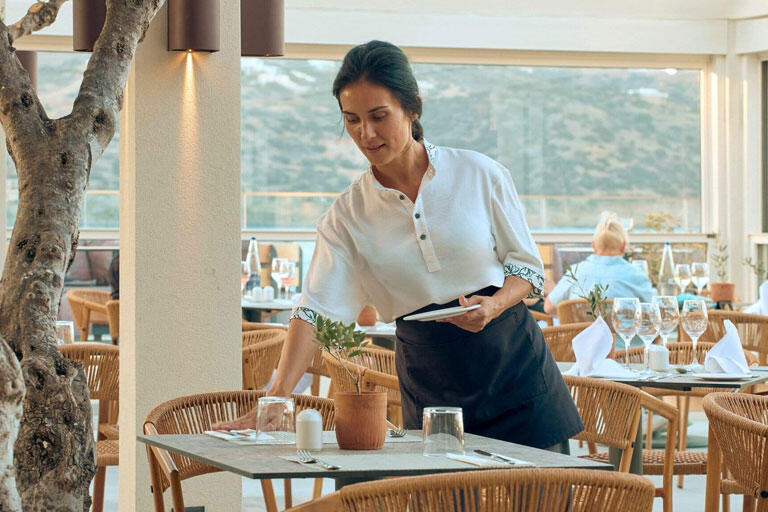 Người lao động c&oacute; giờ nghỉ v&agrave; ng&agrave;y nghỉ theo quy định chung tại Hy Lạp